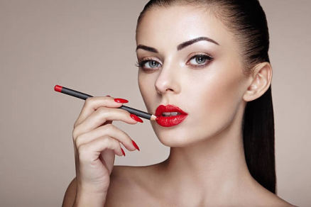 Gloss, rouge à lèvres ou crayon à lèvres : quel produit pour quel résultat